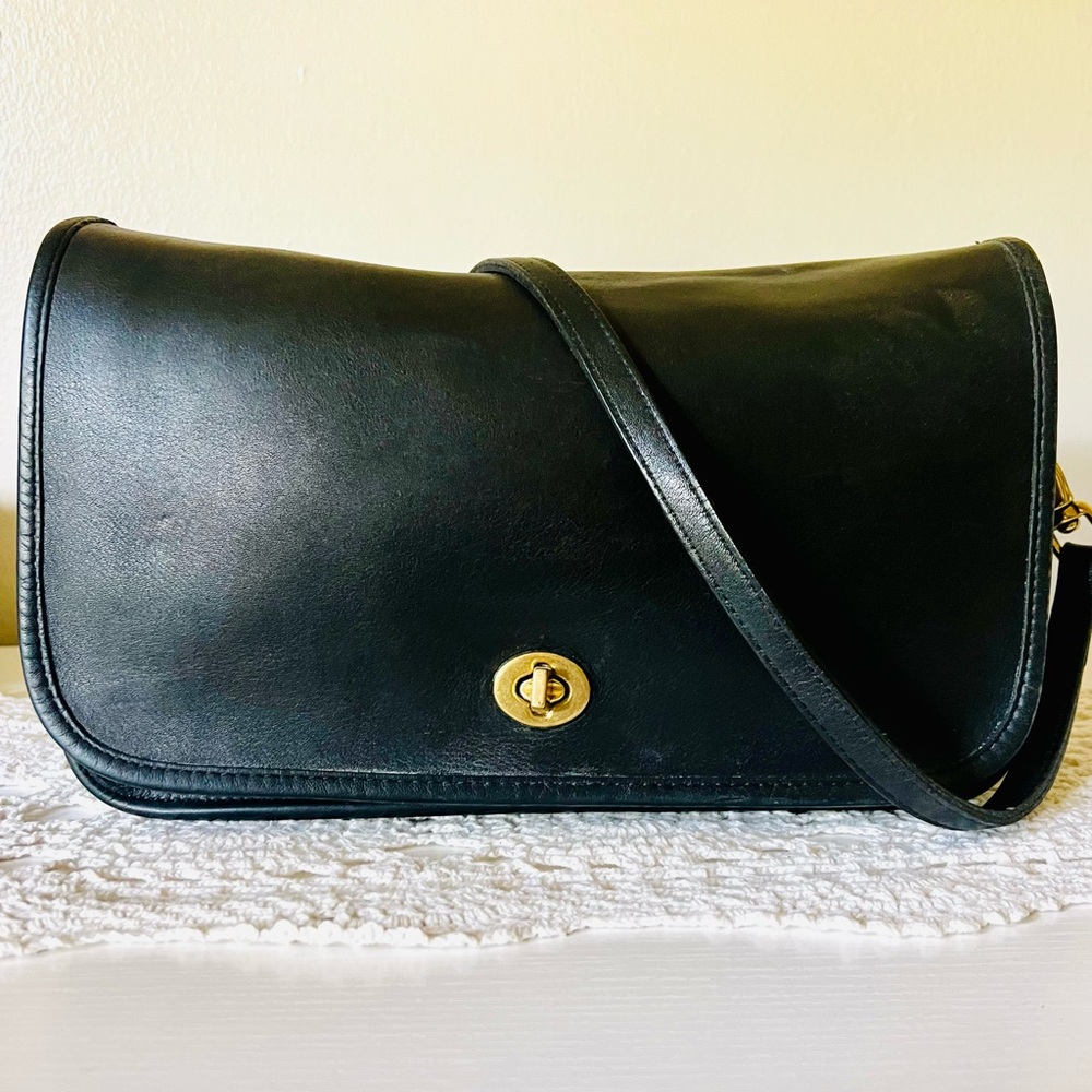 Vintage Coach Black Leather Shoulder Bag with Gold Turnlock Hardware